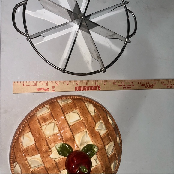 Ceramic Pie Dish with Apple Design - Picture 8 of 16